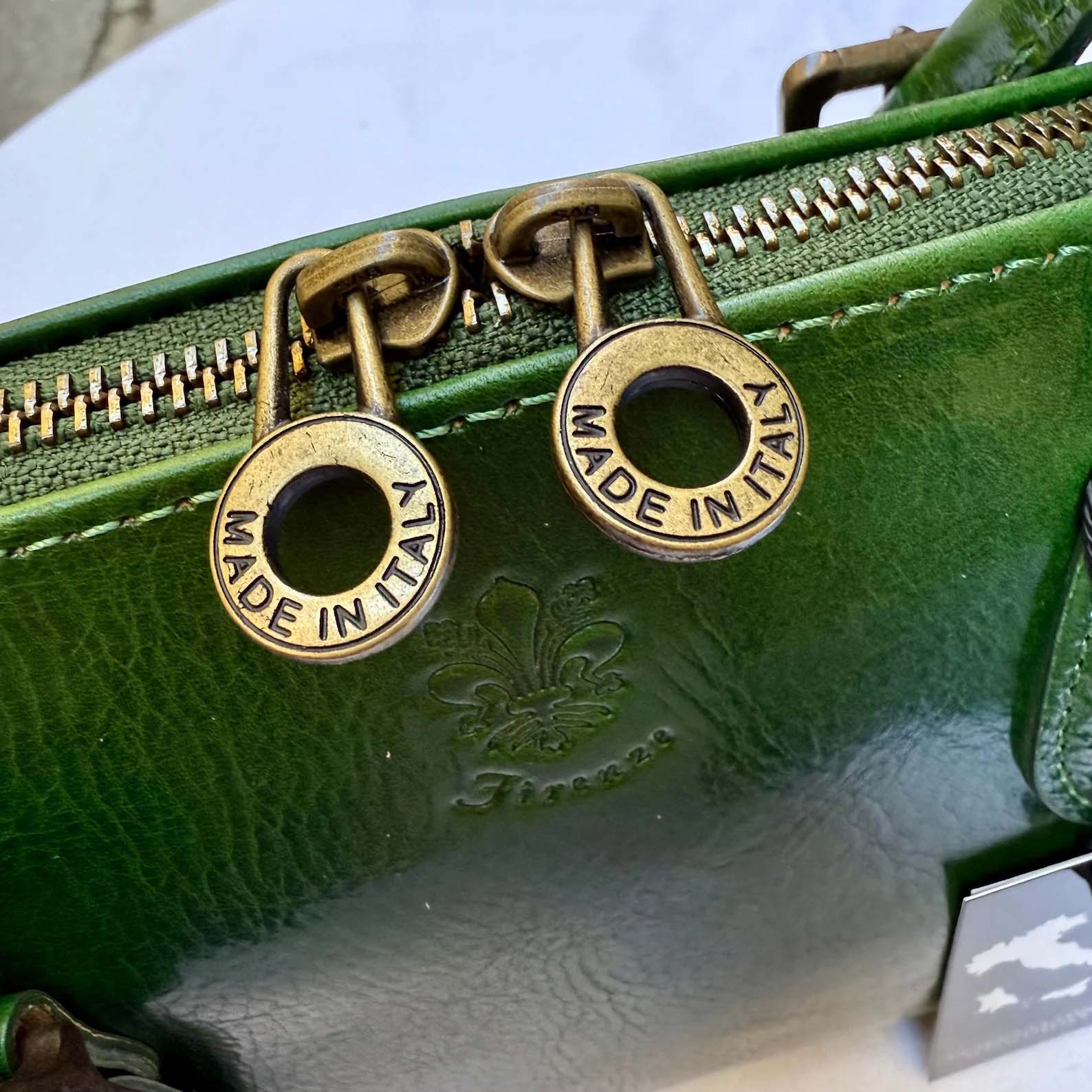 Handmade Italian Leather Tote: Elegant Green Shoulder Bag