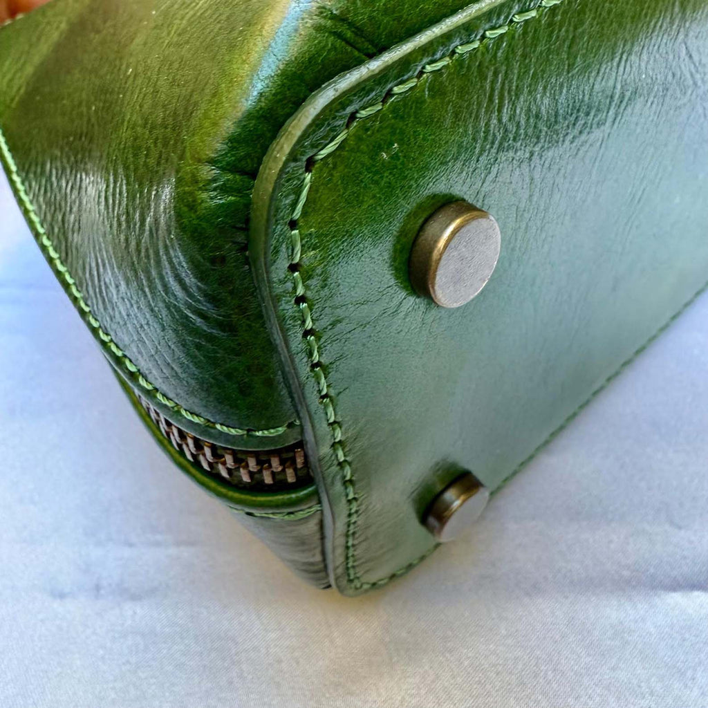 Handmade Italian Leather Tote: Elegant Green Shoulder Bag