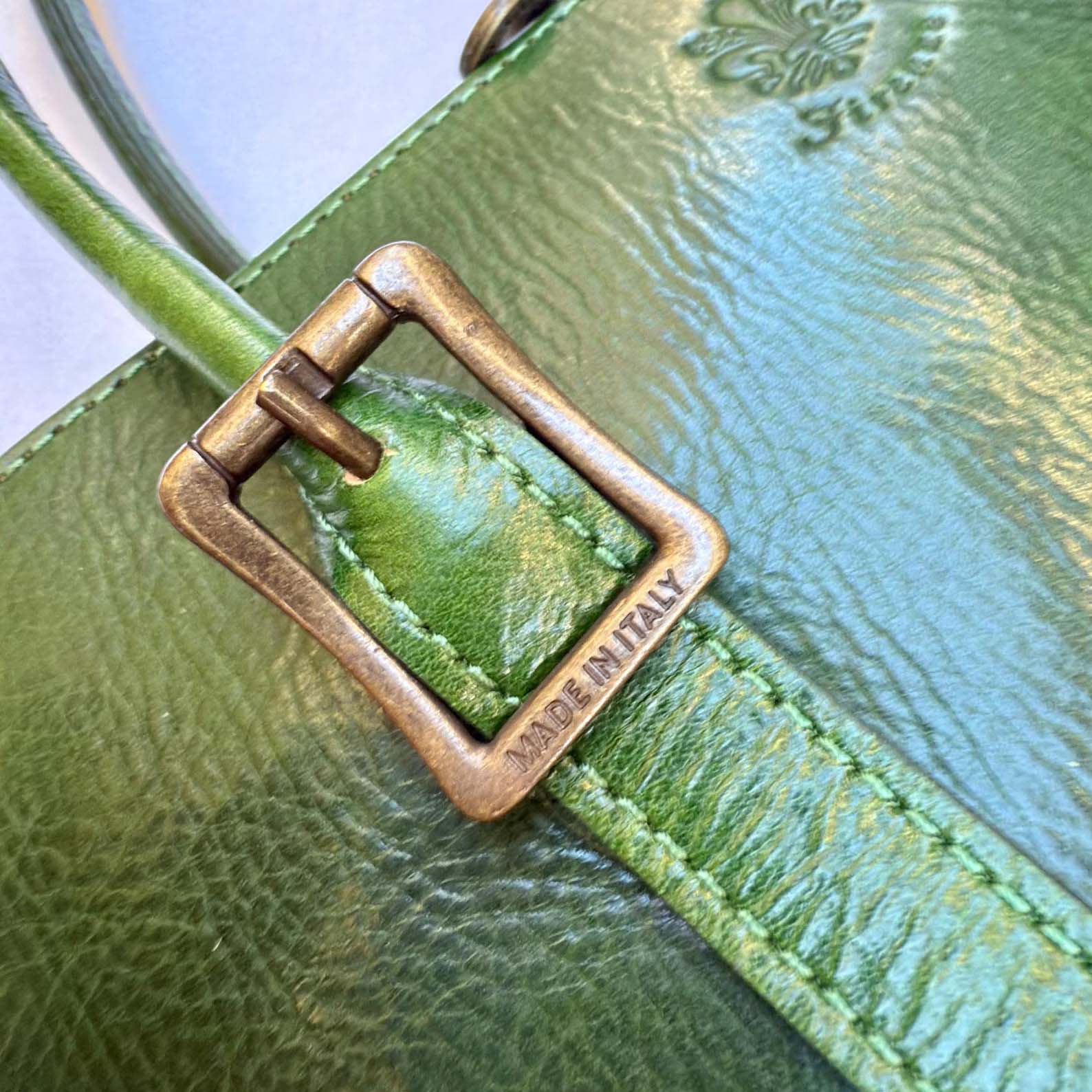 Handmade Italian Leather Tote: Elegant Green Shoulder Bag